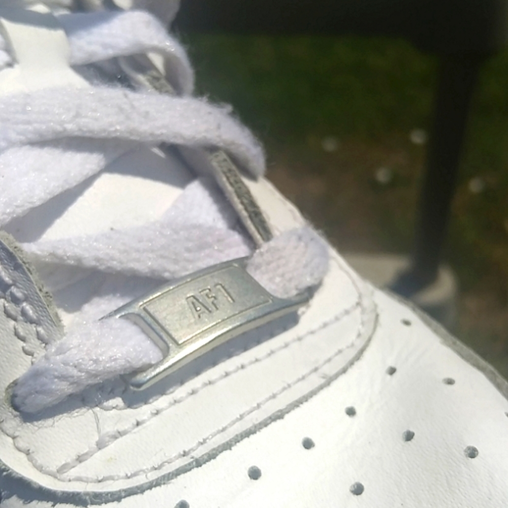 Triple White AF1 size 6Y EUR 38.5.  NIKE Air Force 1's size 8 womens